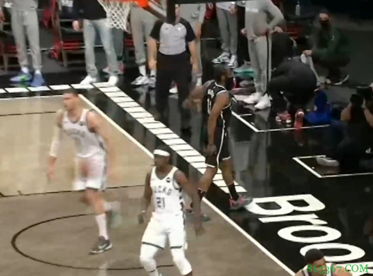 希望无碍！哈登已离开球馆去接受MRI检查