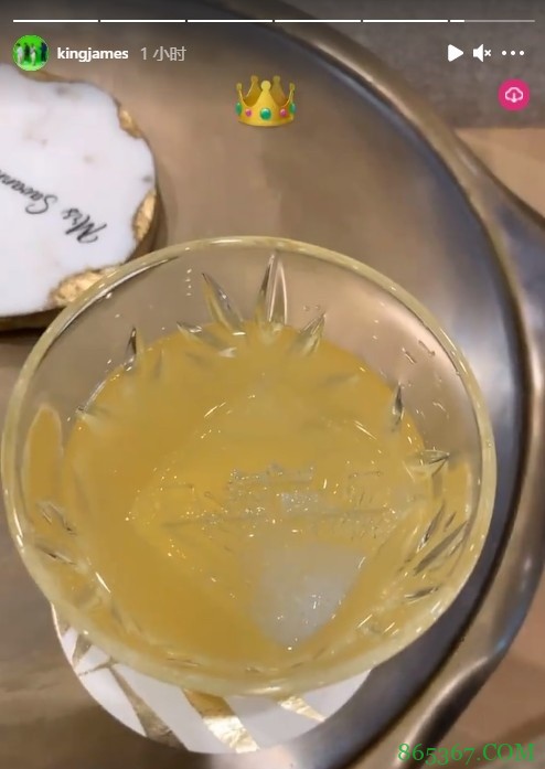 解放的詹哥？詹姆斯晒自己看电影&享用龙舌兰动态