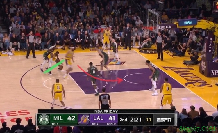 【录像分析室】顶级挡拆手最常用的进攻小技巧-把防守人卡在身后