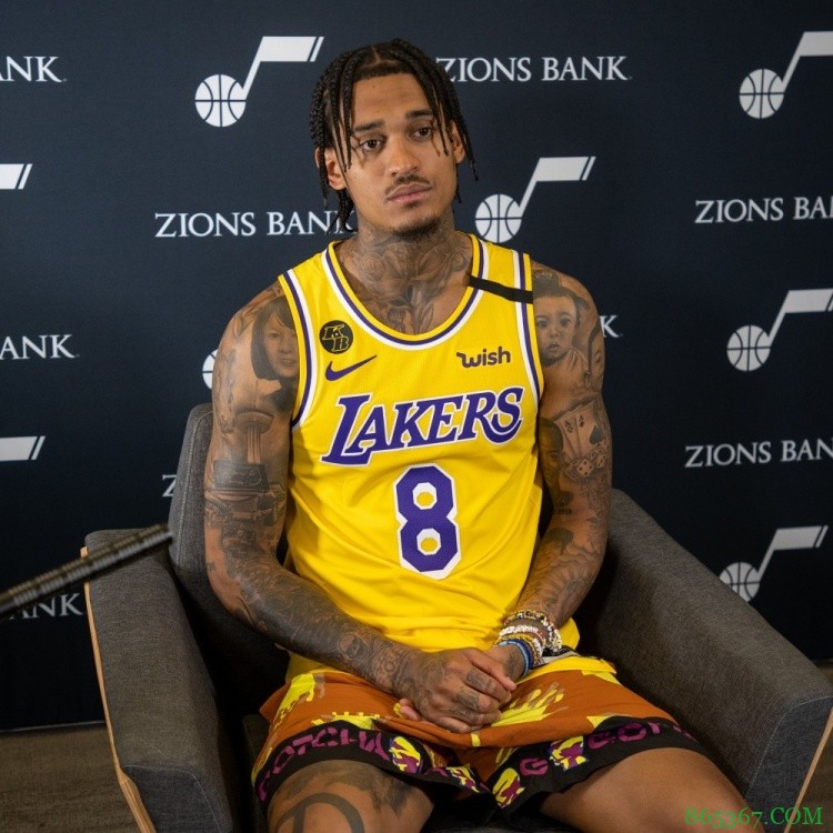 曼巴心态!克拉克森赛前身穿科比8号球衣