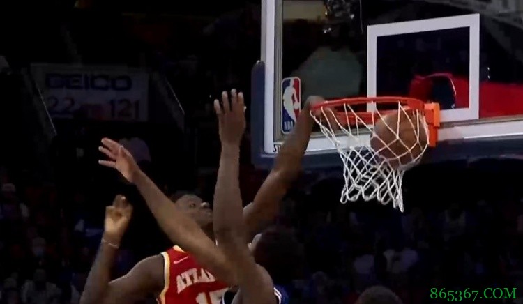 互爆!卡佩拉空接隔扣恩比德 随后大帝撞飞饼皇篮下怒扣