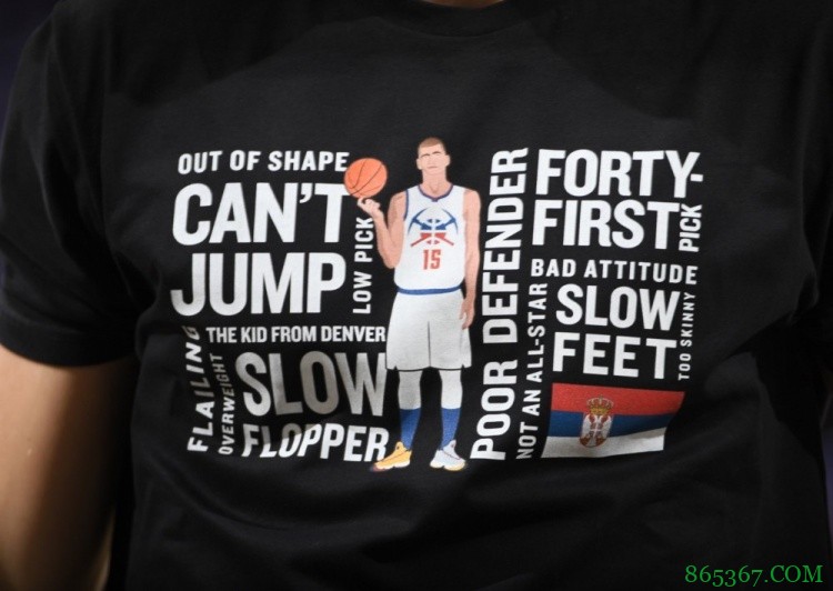 让你低估我？约基奇热身时上身MVP特制嘲讽版T恤