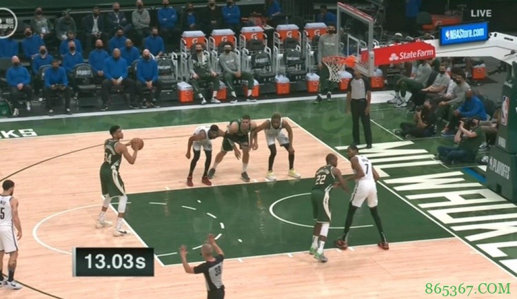 主场不给计时提醒是错误？字母哥次节出现罚球10秒违例