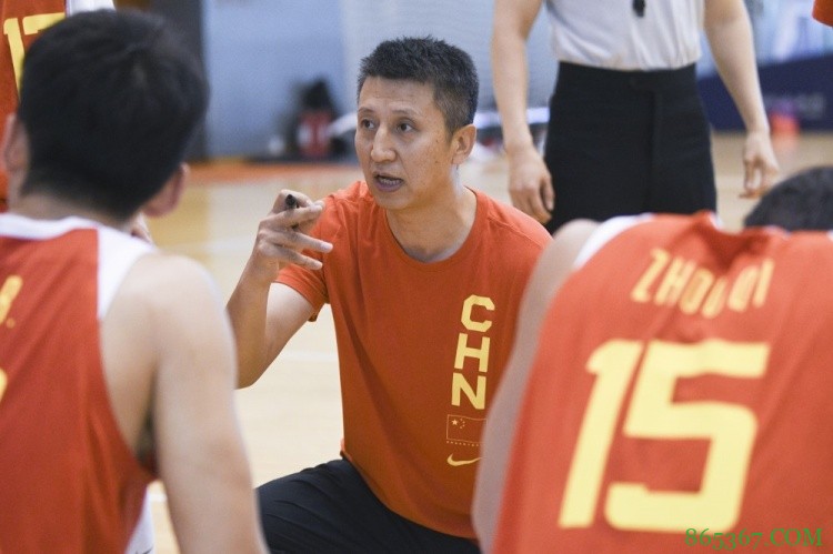 中国男篮队内对抗训练赛 杜锋和郭士强齐上阵各执教一方