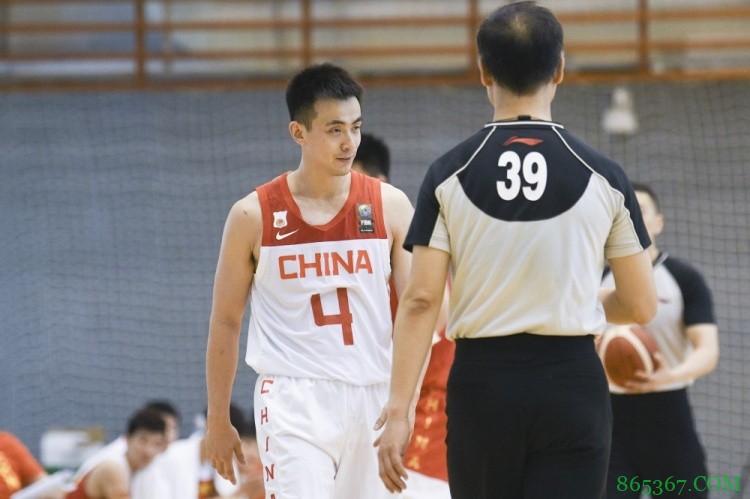 中国男篮队内对抗训练赛 杜锋和郭士强齐上阵各执教一方