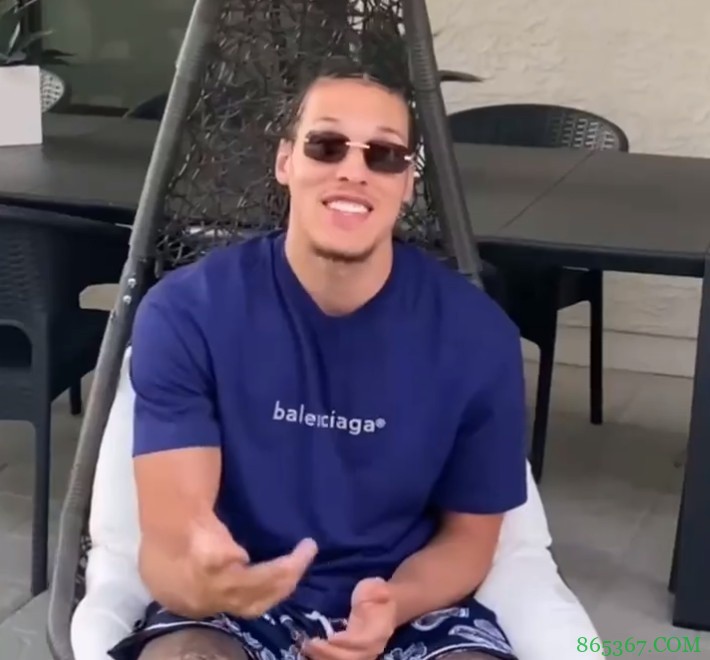 ?赚点钱?韦德向戈登发起投篮挑战 后者欣然接受并邀请拉文