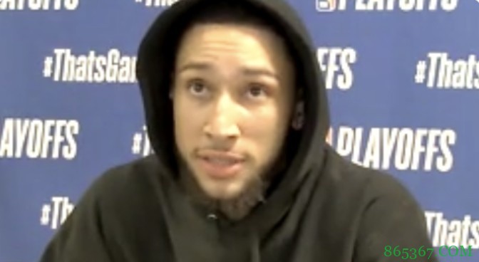 西蒙斯：特雷-杨是一个聪明的年轻球员 我很尊重他