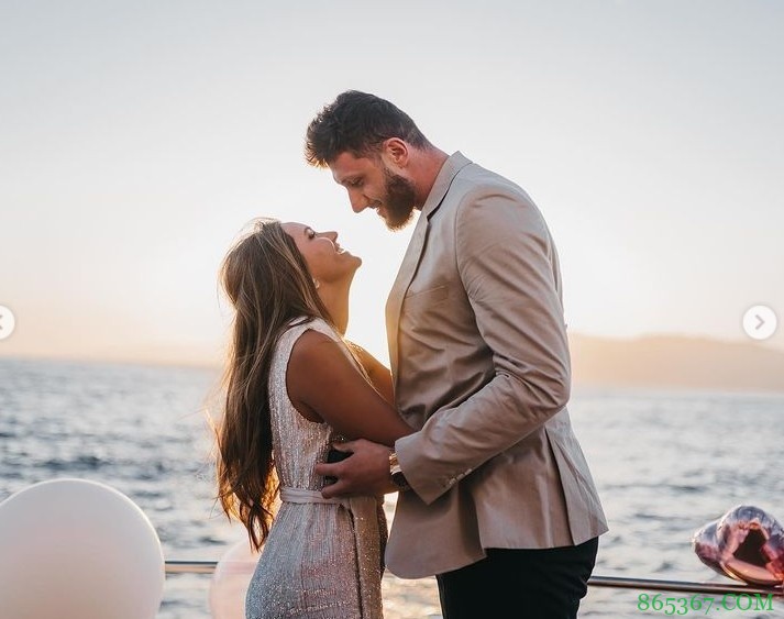 努尔基奇社媒晒求婚照：好男人就是要疼老婆！