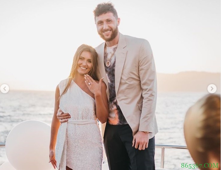 努尔基奇社媒晒求婚照：好男人就是要疼老婆！