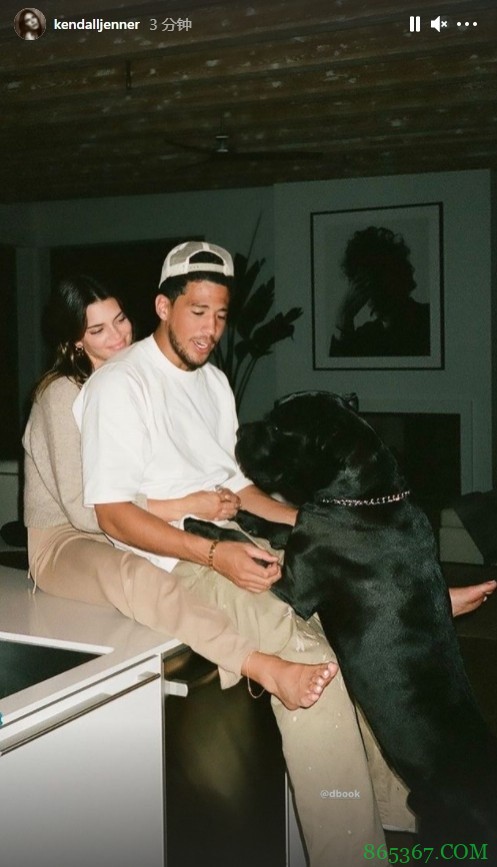 爱情事业双丰收！布克晒与女友肯达尔-詹娜合照秀恩爱