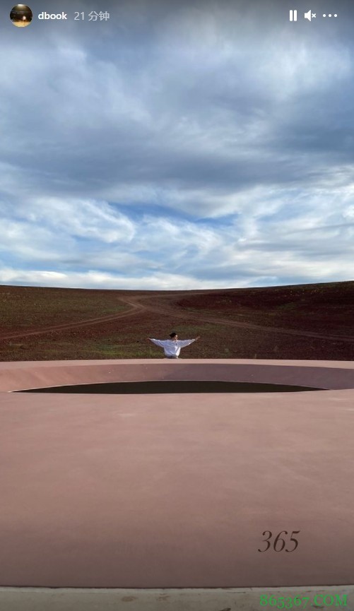 爱情事业双丰收！布克晒与女友肯达尔-詹娜合照秀恩爱