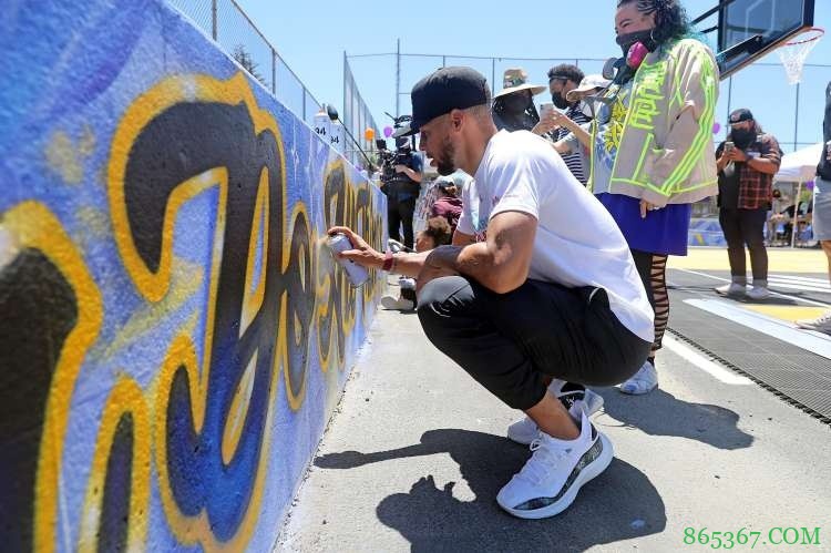 斯蒂芬-库里预测:76人胜爵士夺冠 库里FMVP