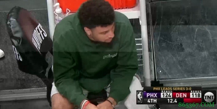 明年再来!穆雷替补席单手掩面 神情落寞