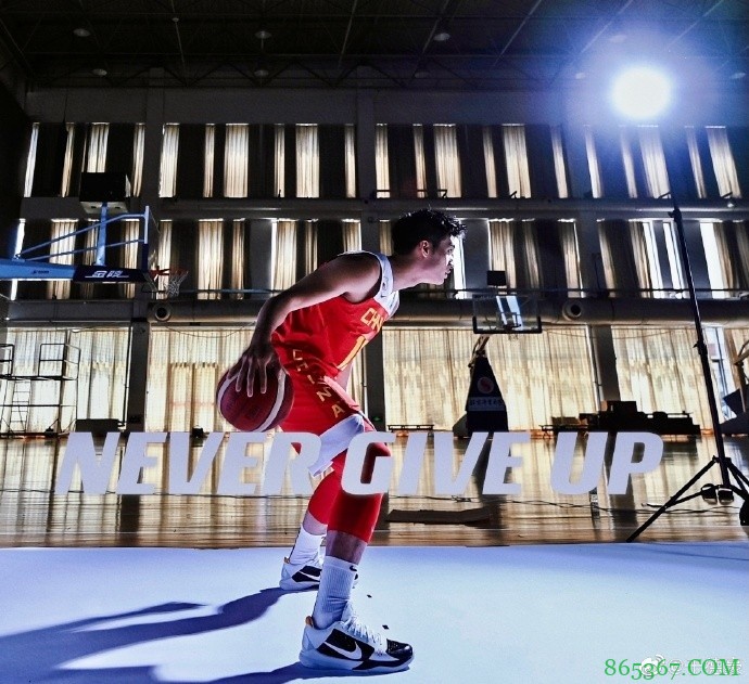 于德豪更新微博：兄弟们加油 中国男篮加油