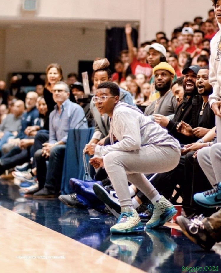 詹姆斯发文为二儿子庆生：为伟大而奋斗吧！年轻的国王