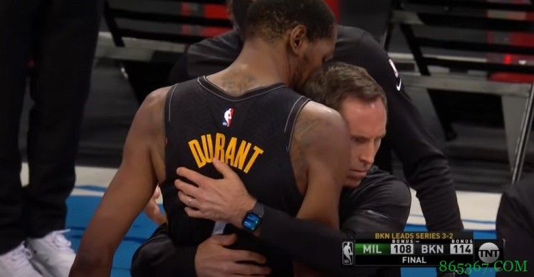 纳什谈拥抱KD:我的家人肯定嫉妒死了 感谢KD不可思议的表现