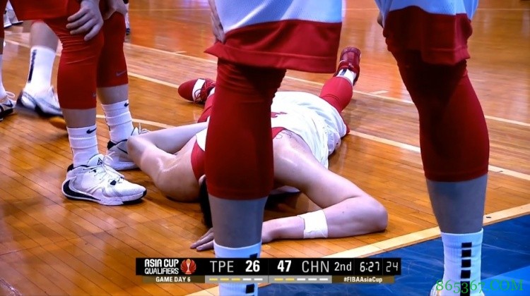 盼无大碍！沈梓捷空中失去平衡重摔在地 被搀扶离场