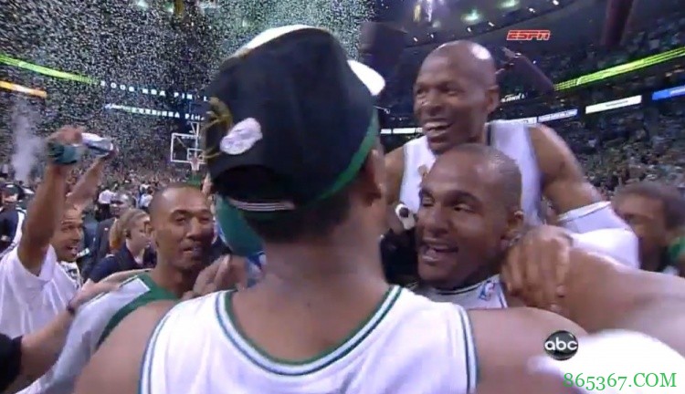 2008年的今天：凯尔特人主场39分血洗湖人 拿下队史第17冠！