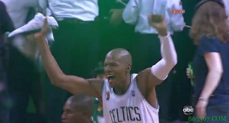 2008年的今天：凯尔特人主场39分血洗湖人 拿下队史第17冠！