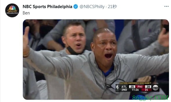 西蒙斯空篮不上塞队友造犯规两罚中一 恩比德摊手不满