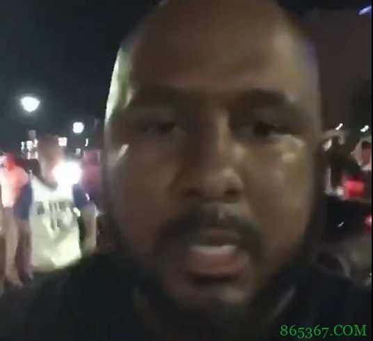 ?76人球迷怒喷本-西蒙斯：滚出我的城市 你TM就是一坨S**T