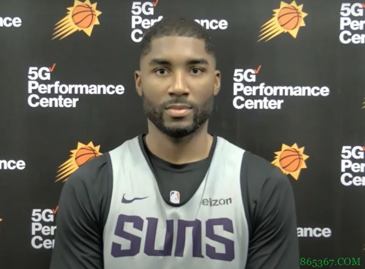 摩尔:第一天来到球队时蒙蒂就给我发短信 他说我们是争冠球队