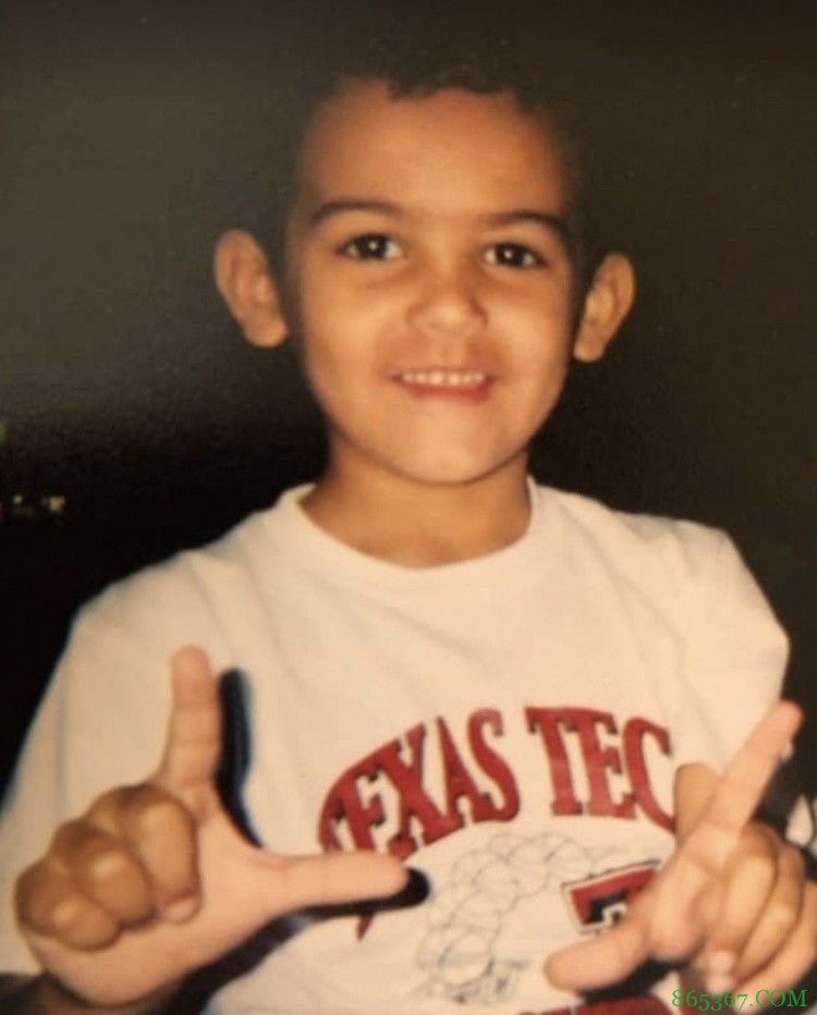 可恶!又被这小子……美媒统计特雷-杨季后赛每轮经典装X时刻