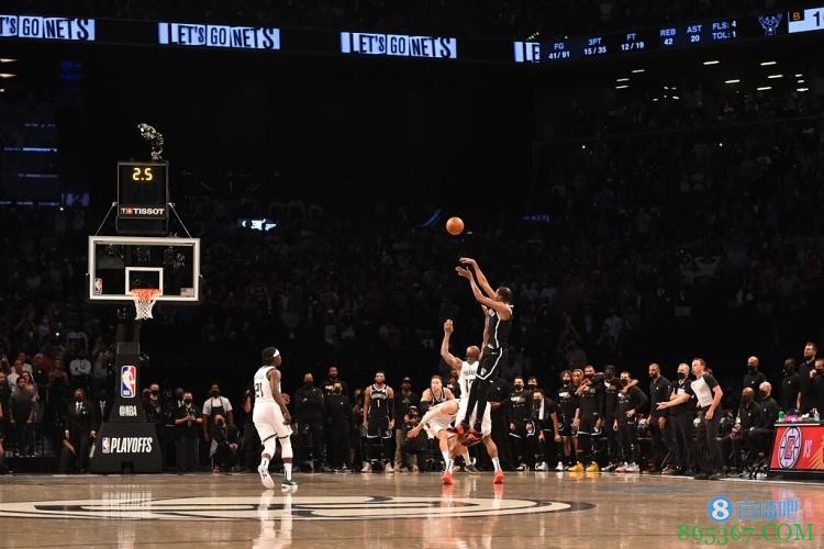 皮蓬：LBJ不会像KD那样出手绝平球 他会打得更聪明