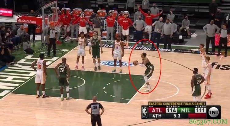 昨日东决G1裁判报告：仅漏吹字母哥两次罚球违例