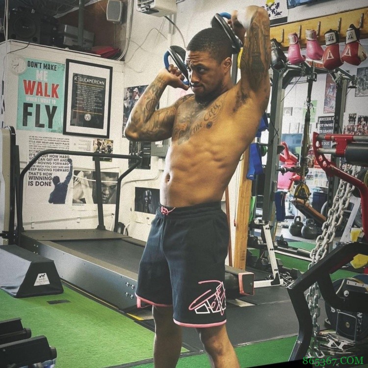 利拉德晒休赛期艰苦训练:希望下赛季是我生涯的最好一季