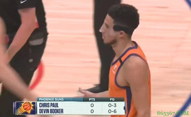 状态不佳呀！保罗布克首节合计9中0但送出7助攻