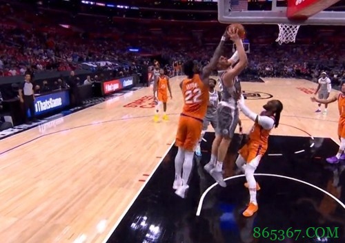 西决G4述评：复古肉搏白刃战！纯粹的篮球 除了强硬再无生路