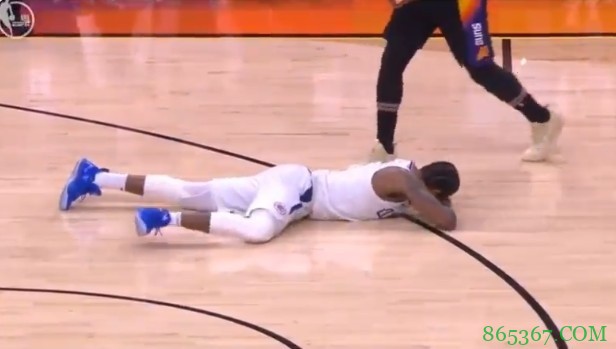 小范甘迪批评被恶犯倒地的乔治“娘炮” 小范被骂上热搜