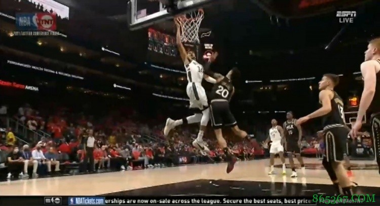 攻防一体!字母哥大帽卡佩拉 随后迎扣科林斯