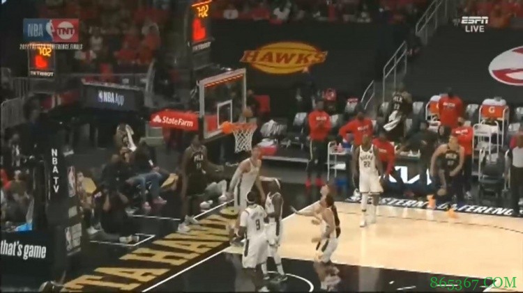 什么神仙球？卡佩拉负角度后仰投篮压哨空心命中