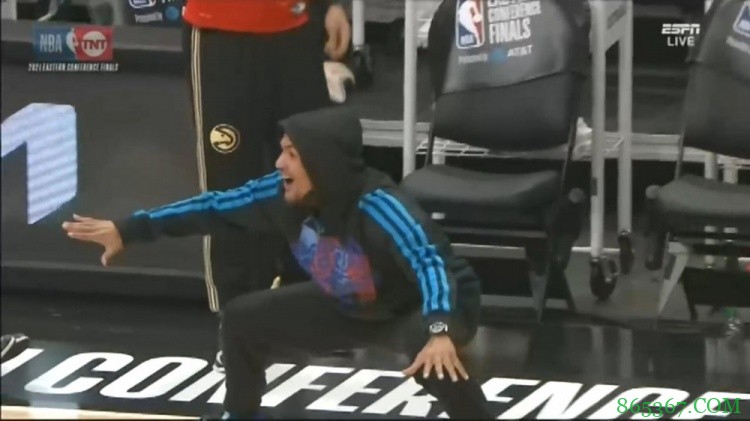 什么神仙球？卡佩拉负角度后仰投篮压哨空心命中