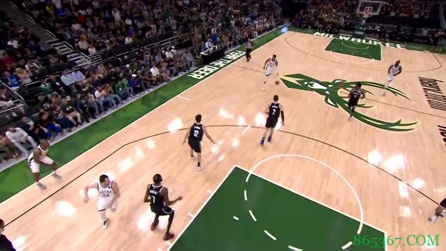 ?字母哥34+12 杜兰特28+13 欧文伤退 雄鹿2-2扳平篮网