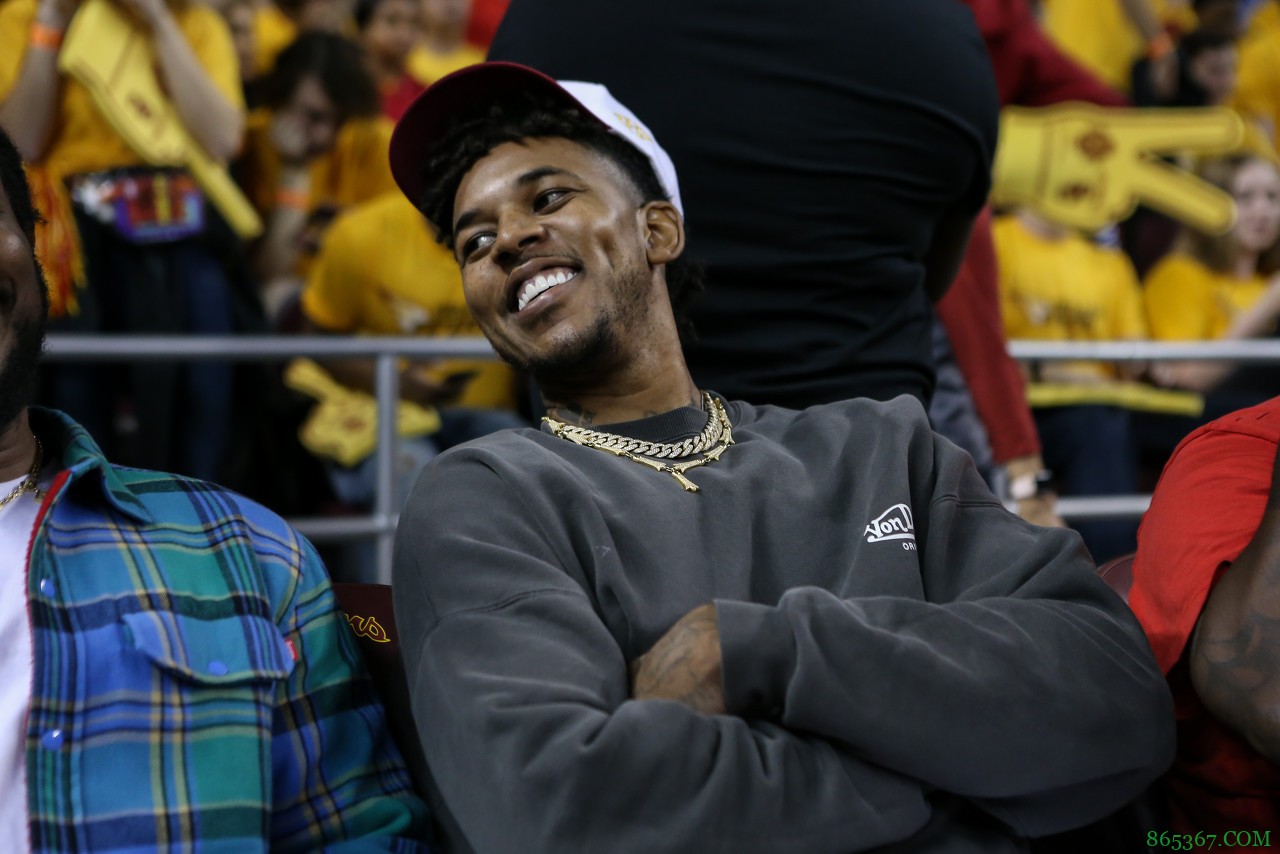 尼克-杨：卢指导 今晚让他们好好休息 准备再打一次抢七吧