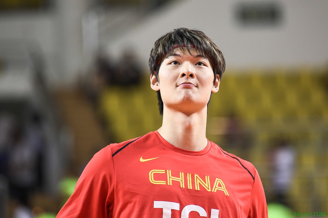 王哲林:男篮加油 未来能继续为国家队出战是我唯一的目标