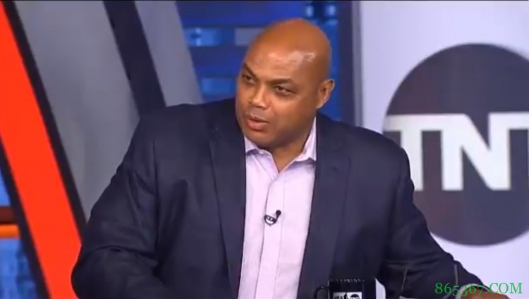 巴克利:第一次见奥尼尔 我心里想的是这家伙好丑