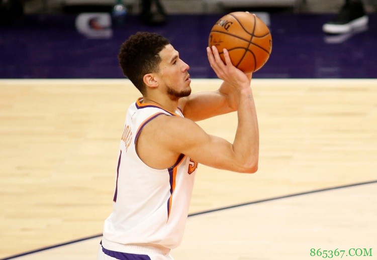 布克成为NBA历史第八位在西决砍三双球员 比肩詹邓库等球星