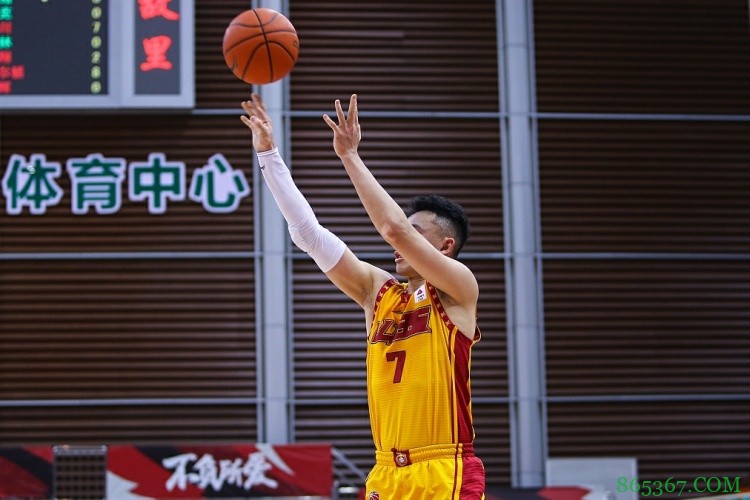 媒体人：原帅和山西男篮签续约合同