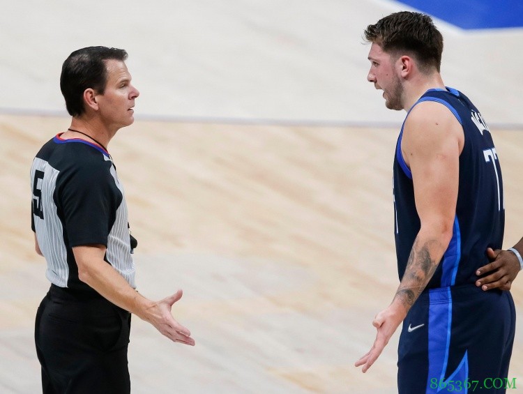 揭秘|NBA裁判员：承受球迷球员的双重压力 被忽视的心理问题群体