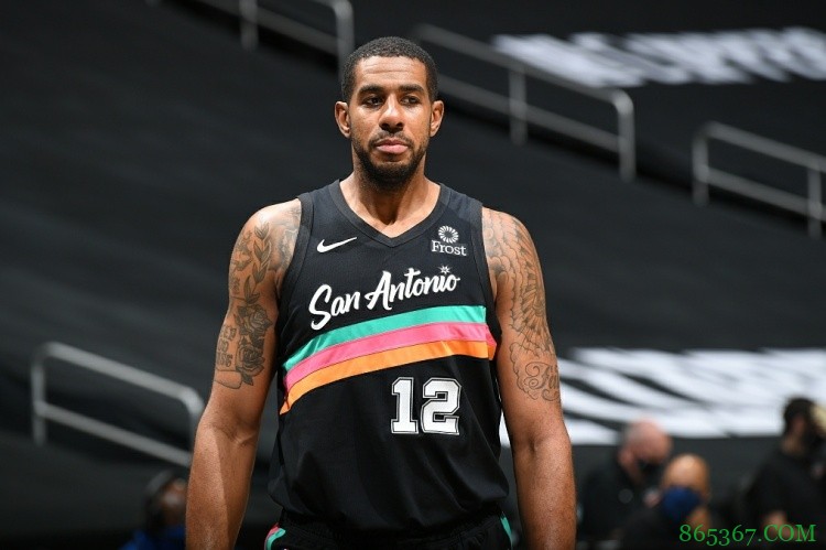 SI记者:绿军马刺交易截止日前曾讨论过沃克阿德互换