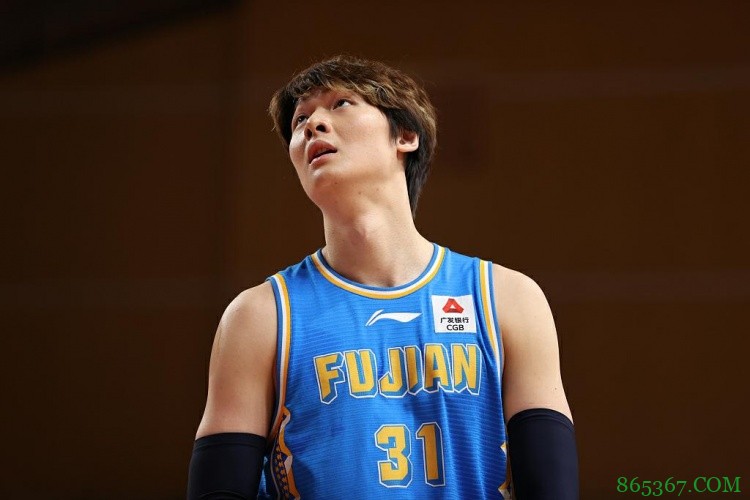 王哲林：无奈退出国家队是因腰伤复发 中国男篮加油