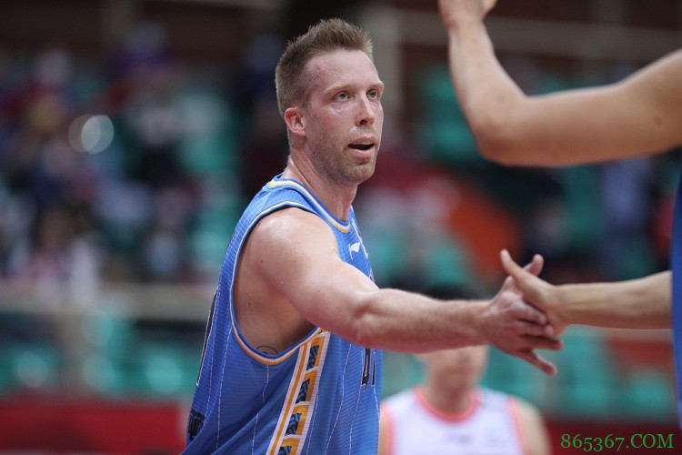 宋翔：北京队和迈克瑞&大汉保持密切沟通 也在积极联系其他外援