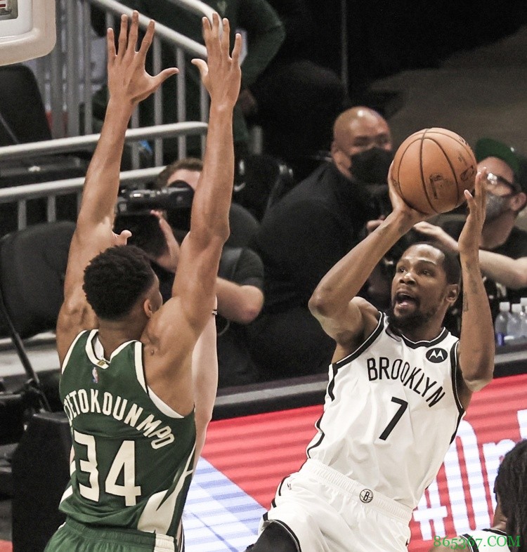 杜兰特：雄鹿很难对付 字母能当选MVP&DPOY是有原因的