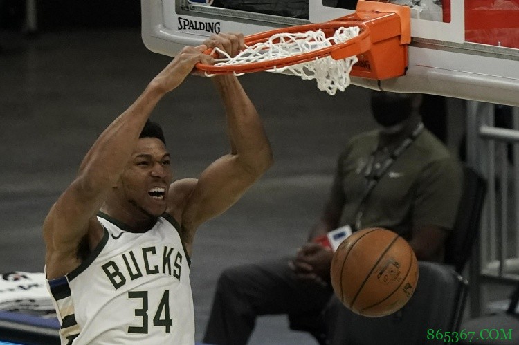 雄鹿和老鹰本赛季常规赛交手3次 雄鹿2胜1负占优