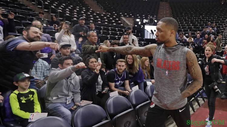 利拉德:球迷闹事不应只被某个球场禁赛 应该被整个联盟联合抵制