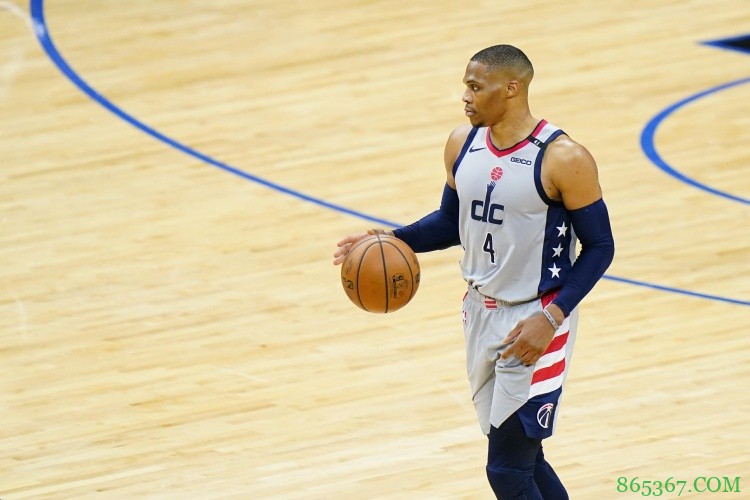 就是铁啊！威少半场10篮板10助攻 但10投仅1中只得6分